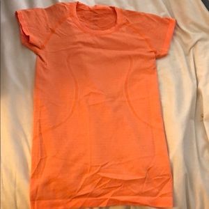 Lululemon swiftly tshirt